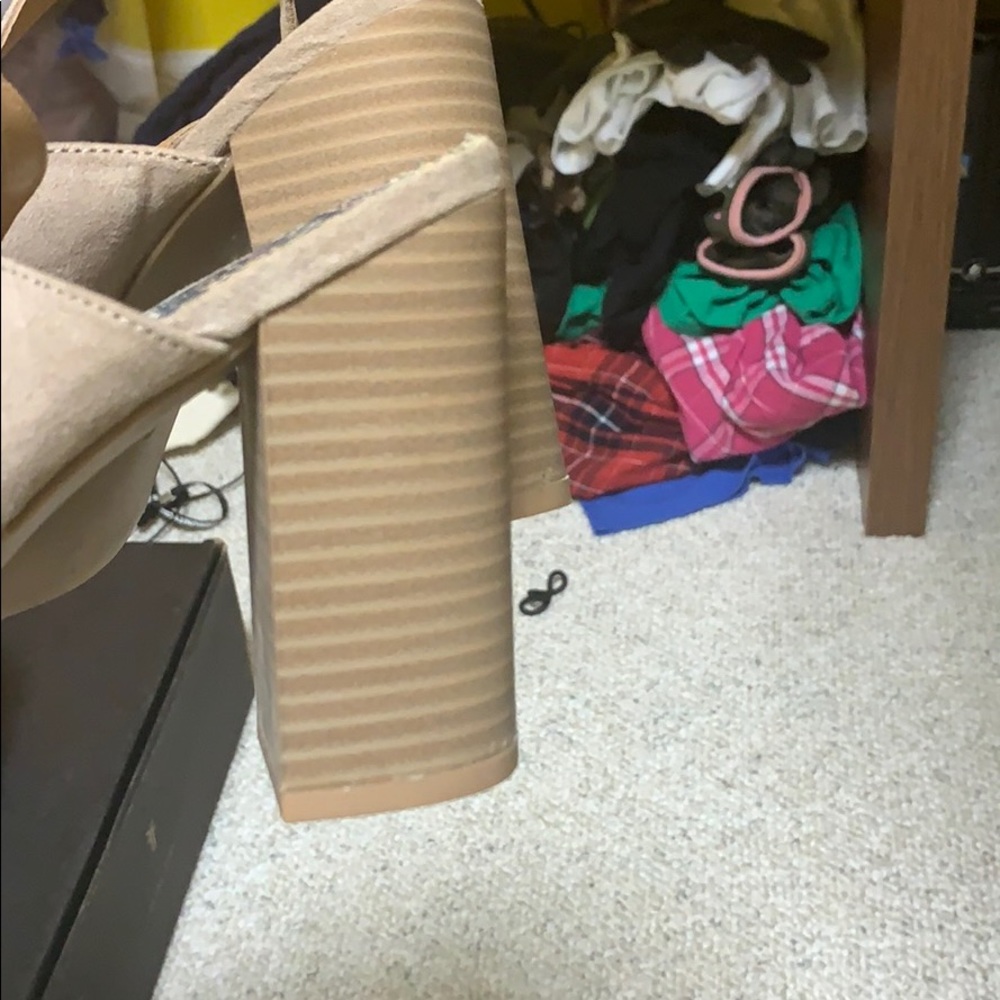 Heels - Picture 2 of 3